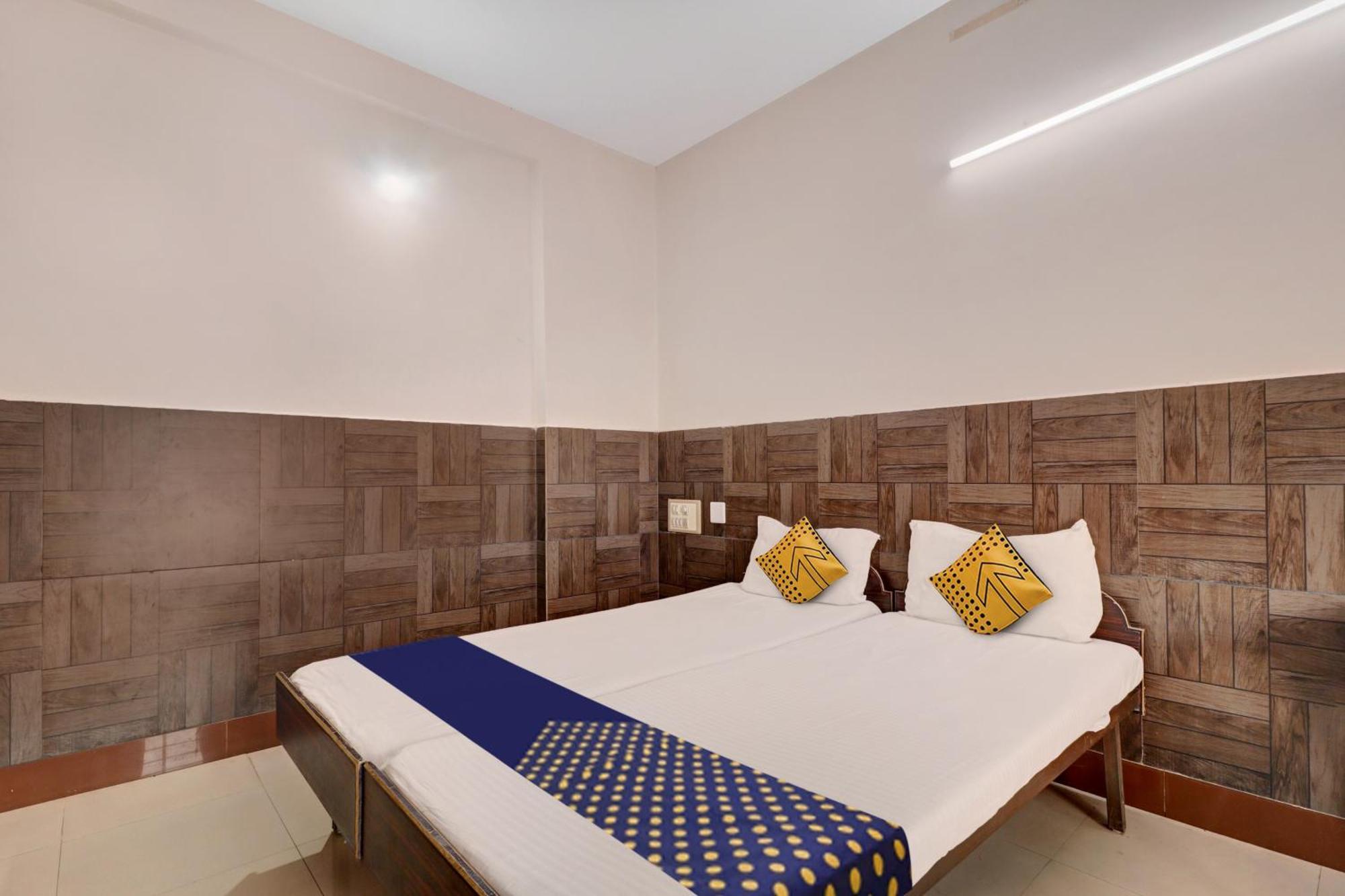 Spot On Ganga Yatri Nivas Hotel Gundlupet ภายนอก รูปภาพ
