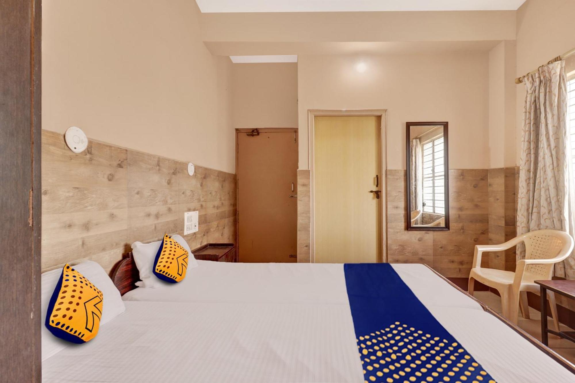 Spot On Ganga Yatri Nivas Hotel Gundlupet ภายนอก รูปภาพ