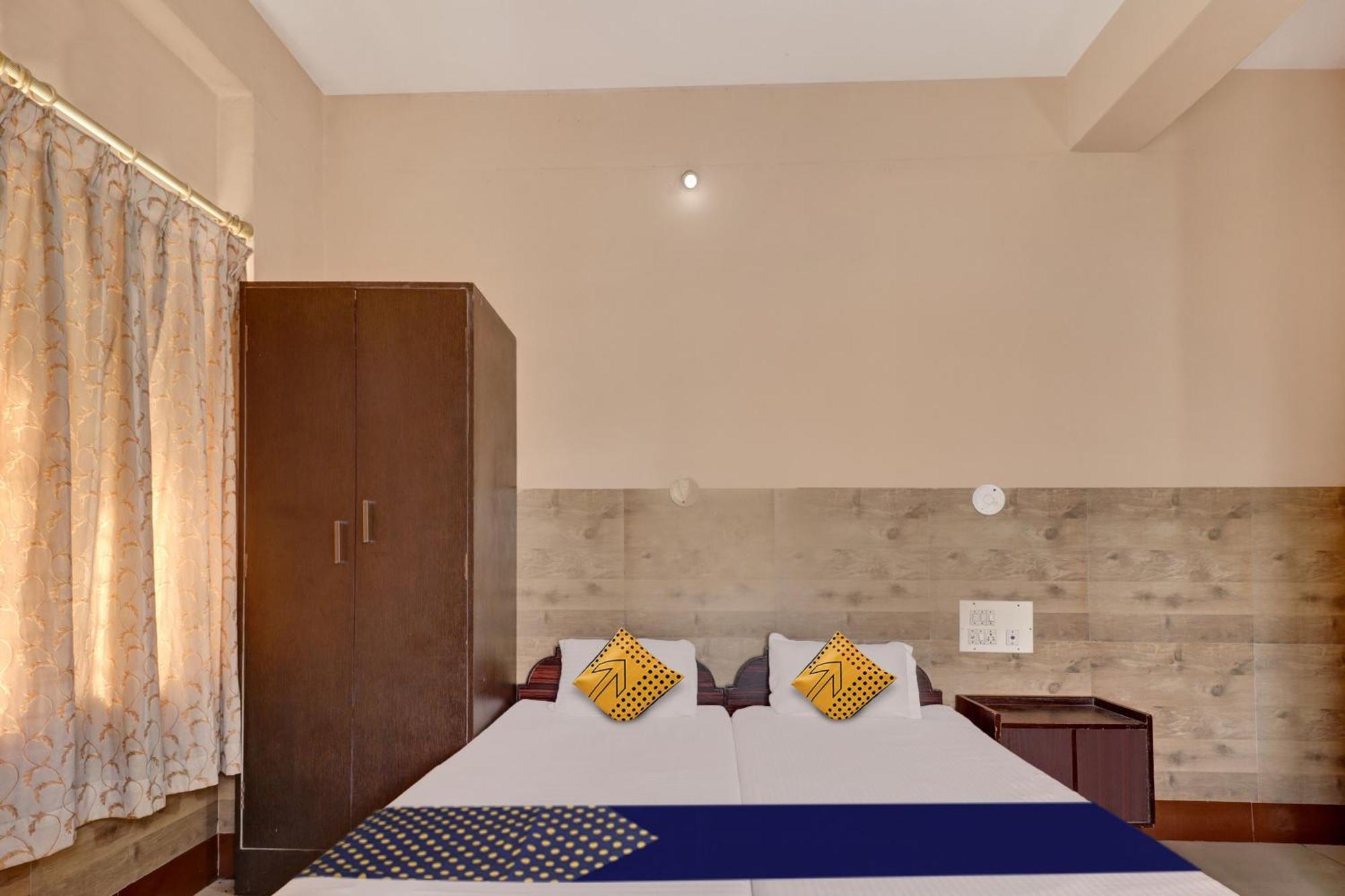 Spot On Ganga Yatri Nivas Hotel Gundlupet ภายนอก รูปภาพ
