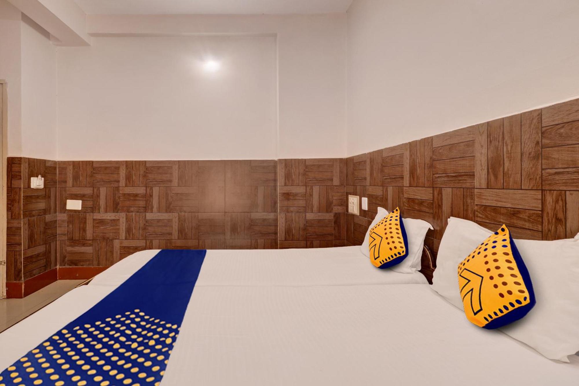 Spot On Ganga Yatri Nivas Hotel Gundlupet ภายนอก รูปภาพ