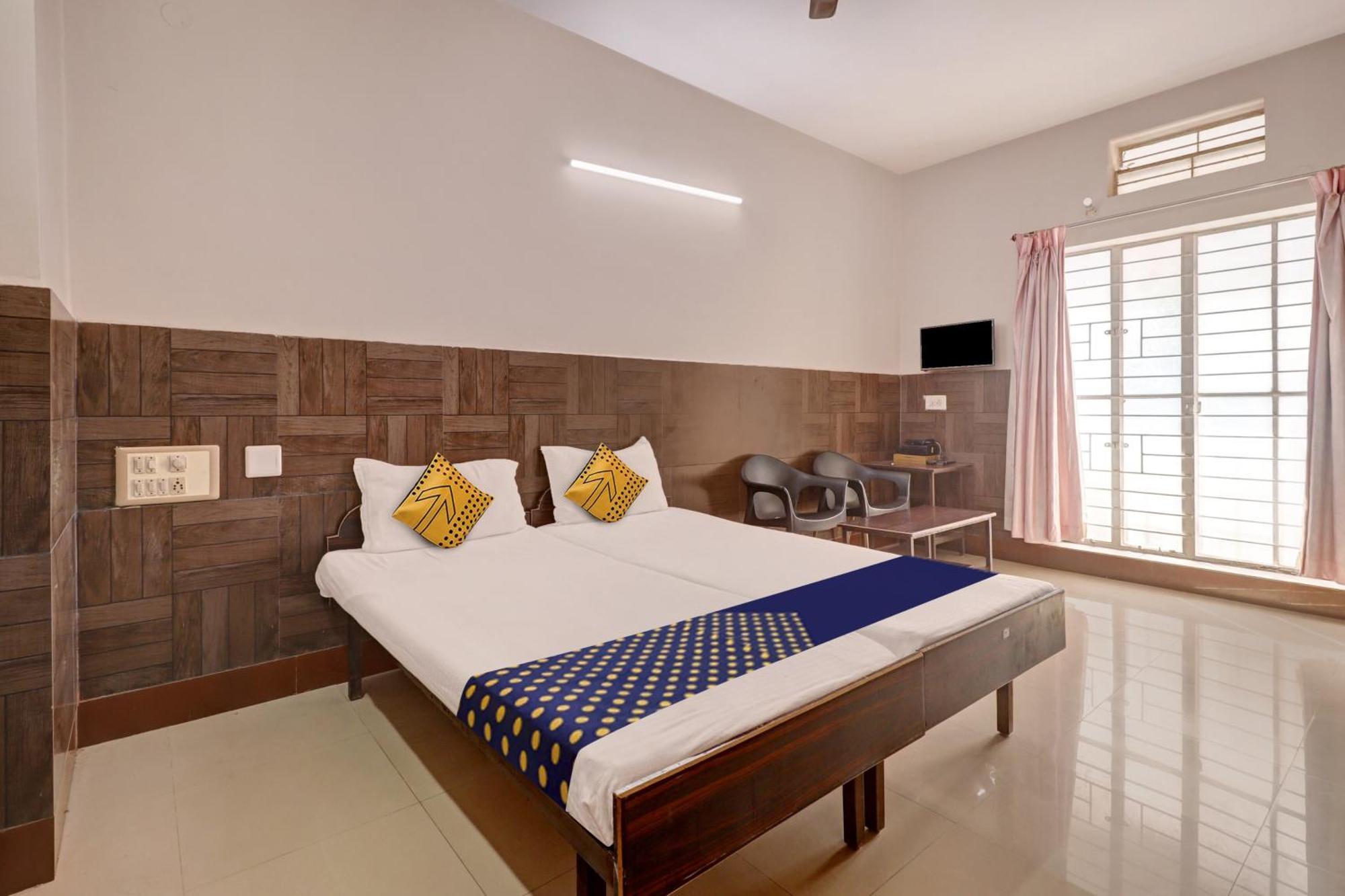 Spot On Ganga Yatri Nivas Hotel Gundlupet ภายนอก รูปภาพ