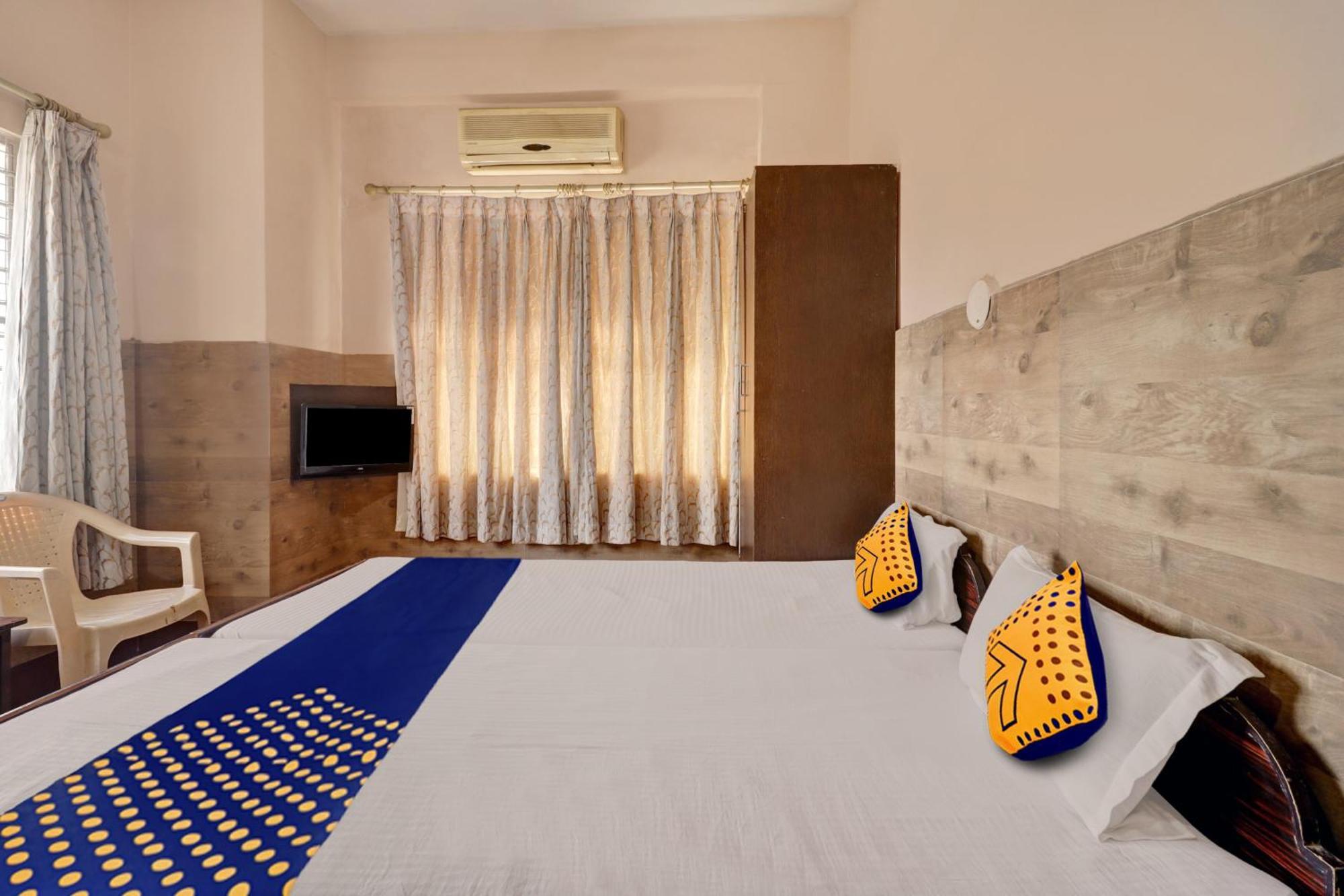 Spot On Ganga Yatri Nivas Hotel Gundlupet ภายนอก รูปภาพ